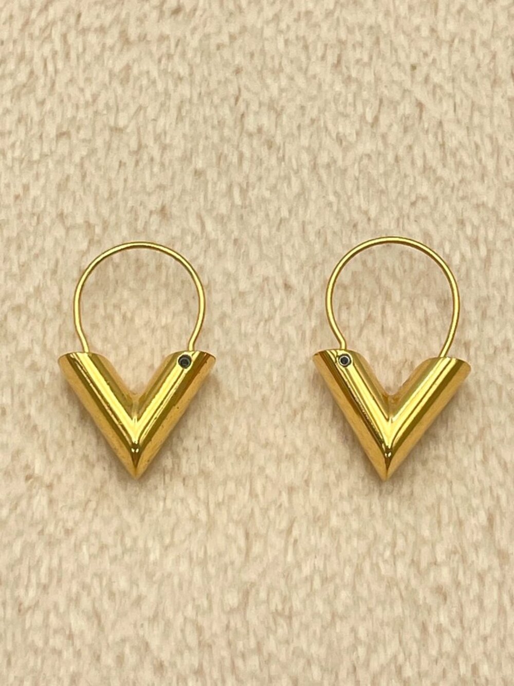 Authentic Louis Vuitton 2 PAIRS Essential V Gold Tone Hoop Earrings LV Logo - Picture 5 of 16